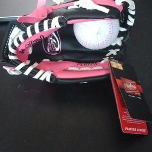 Girls baseball mitt